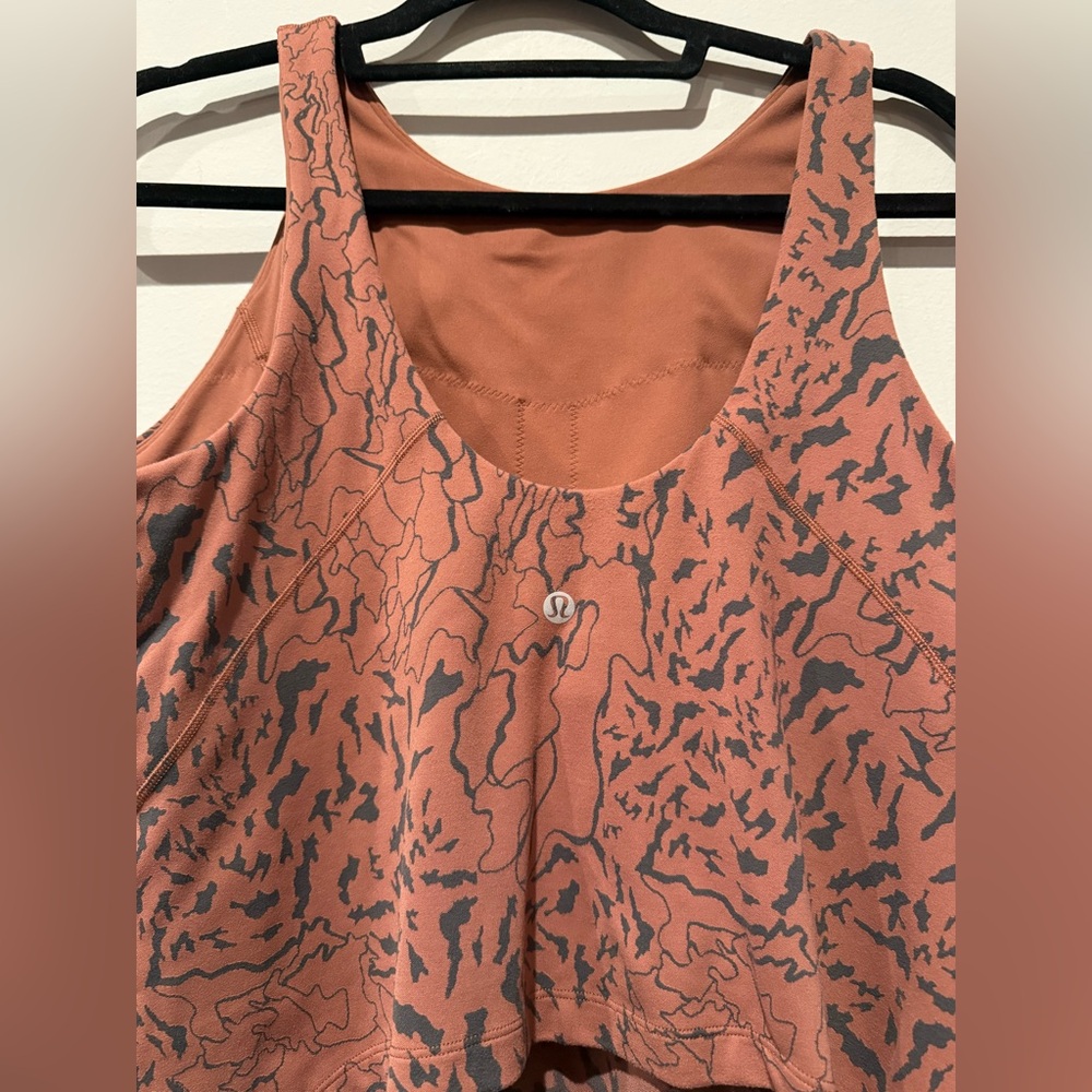 lululemon athletica Rust Coral Patterned Crop Top - Picture 2 of 4
